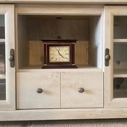 TV STAND Entertainment Center Excellent Like New Condition