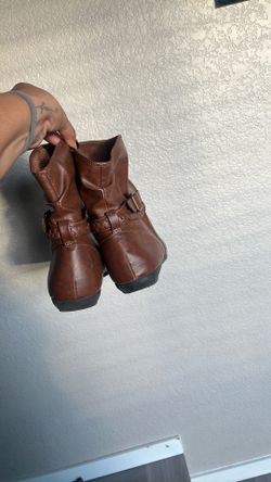 Brown Woman’s Boots American Eagle