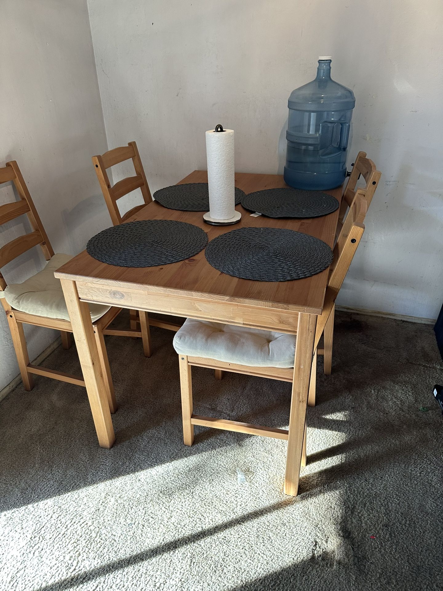 Small Kitchen Table Great Condition