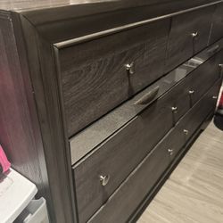 Dresser & night Stand Set