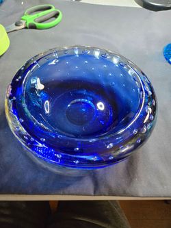 VINTAGE Mid-Century cobalt blue art glass bowl