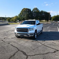 2022 Ram 1500 bighorn 4WD CREW CAB 5.7V8 like brand new