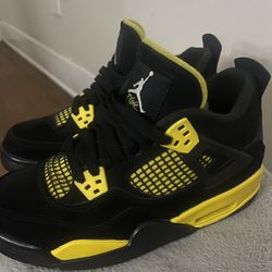 Thunders Jordan 4’s Size 5 youth 
