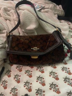 COACH SHOULDER BAG $150
