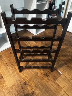 Wooden wine bottle holder