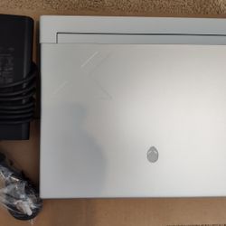 Alienware X16 R2 16" FHD+ IPS 480Hz Core Ultra 9-185H 32GB RAM 2TB SSD RTX 4090