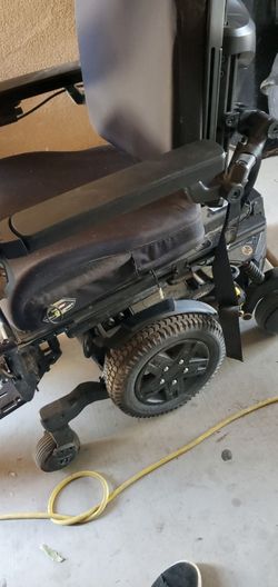 Quantum edge 3 wheelchair