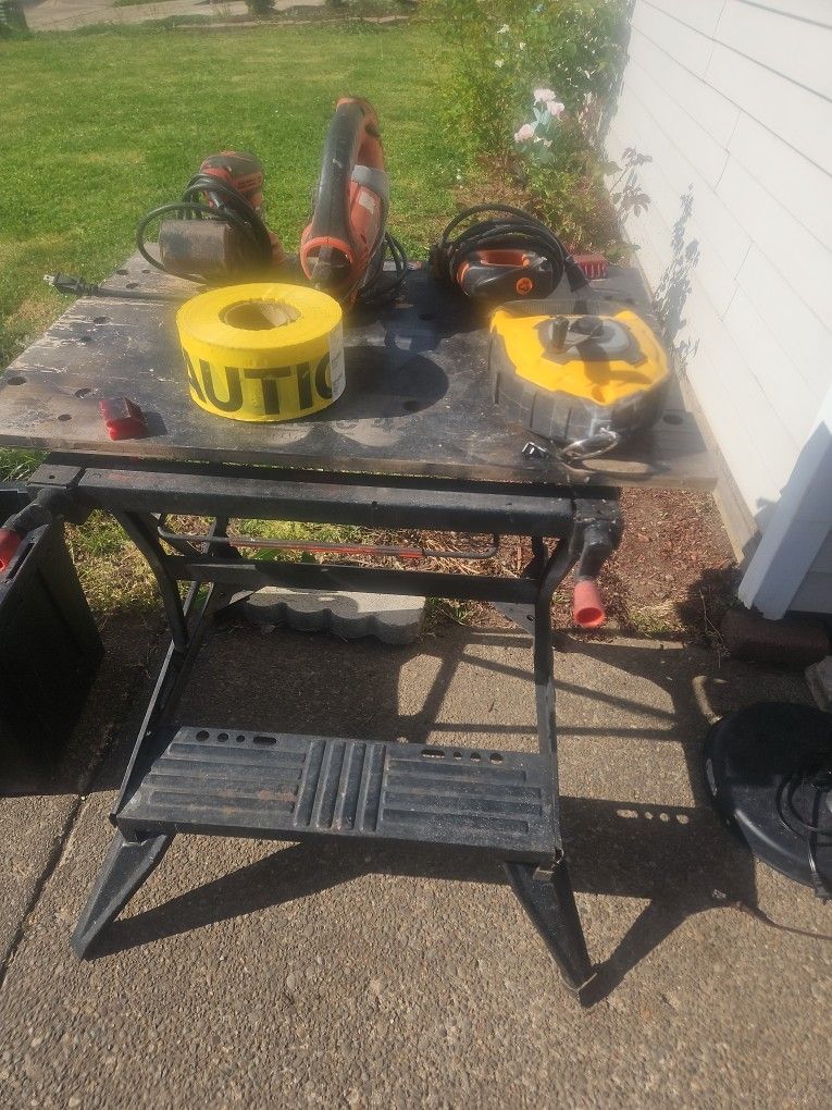 Black+Decker Workmate portable workbench WM425 model.