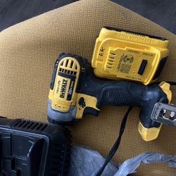 Dewalt Impact Drill 20v 2 Battery And Charger