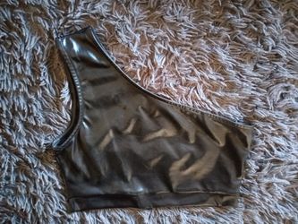 One shoulder crop top
