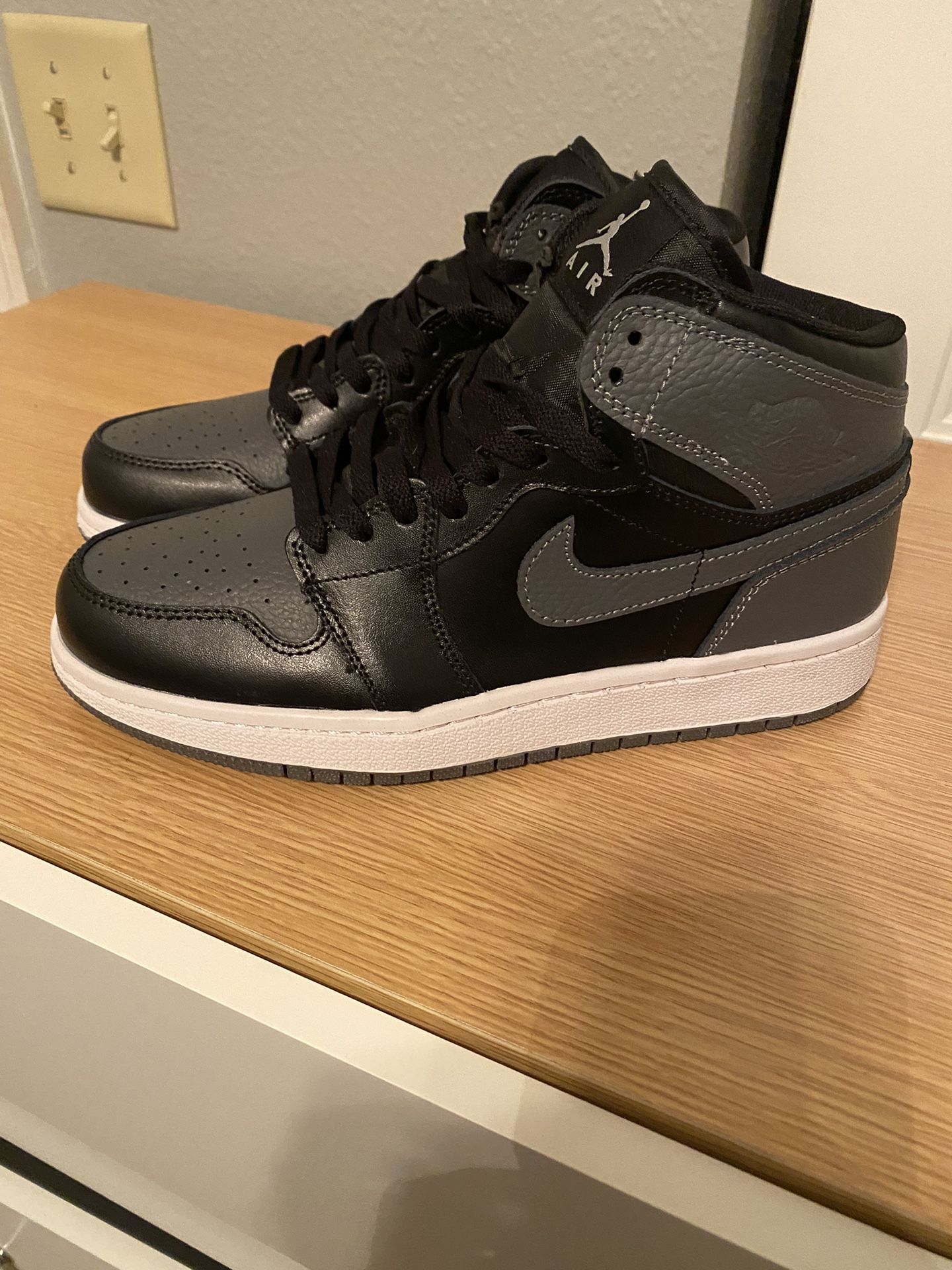 Jordan Men’s Size 8 (New)