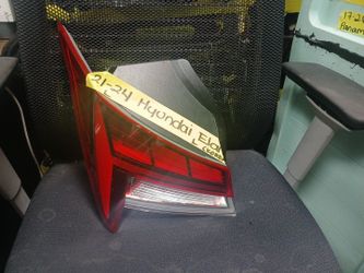2021-24 Hyundai Elantra Left Tail Light 