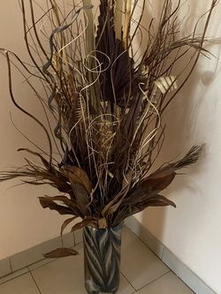 Vase Home Decor Pick Up sell For 12.00 Nee Location Miami