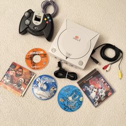 Sega dreamcast w/ games & controller