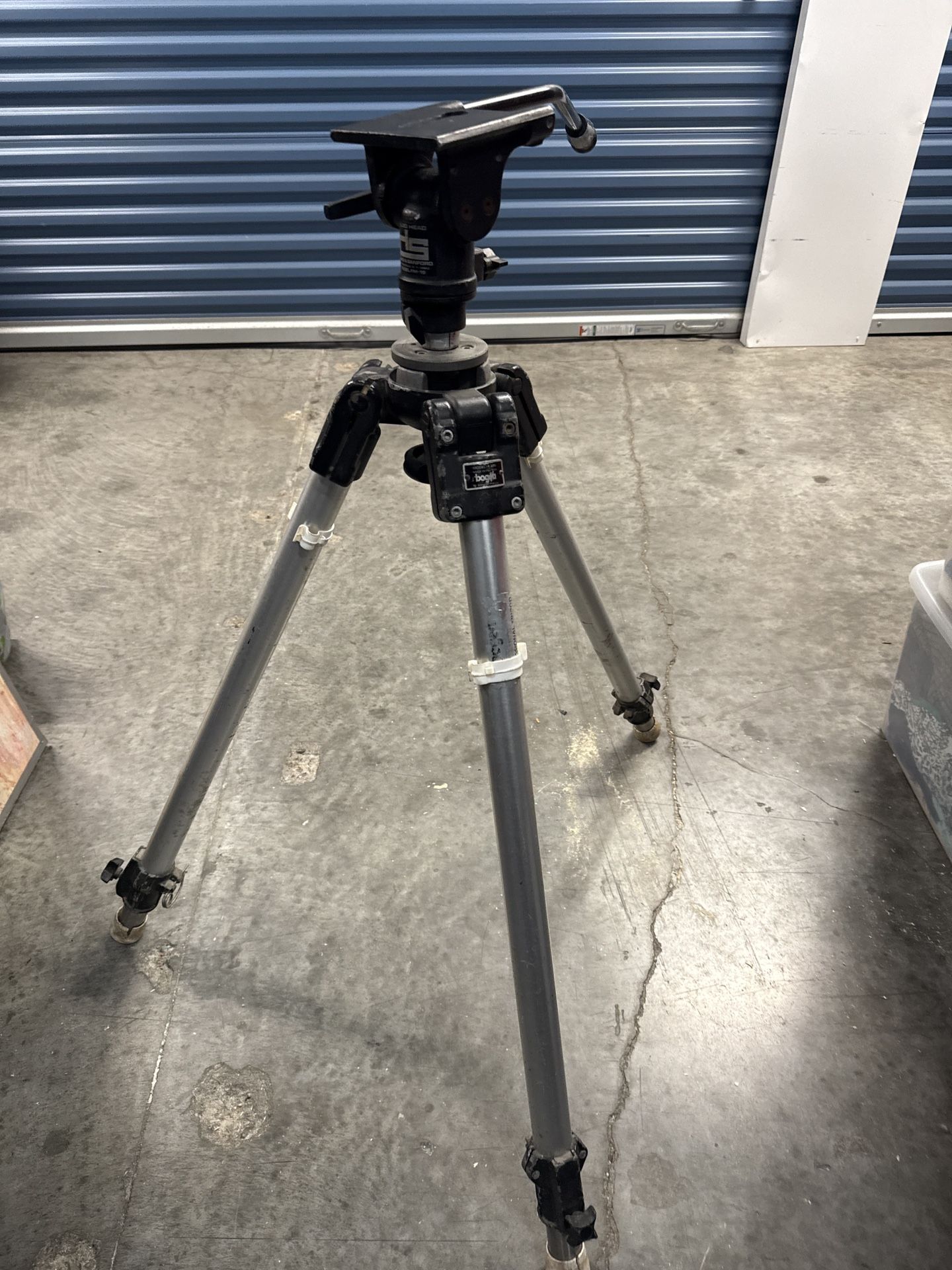 Davis & Sanford FM-15 Fluid Head Tripod – Heavy-Duty Professional Video Tripod