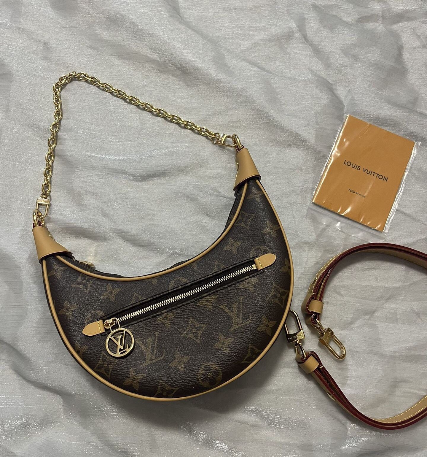 LOUIS VUITTON Loop coated canvas with cowhide trim moon bag pea bag armpit bag(119)43