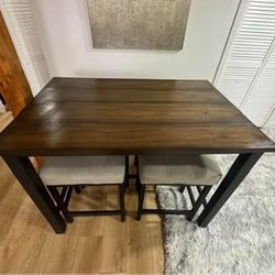 Gently used wood table w/4 cushioned seats!