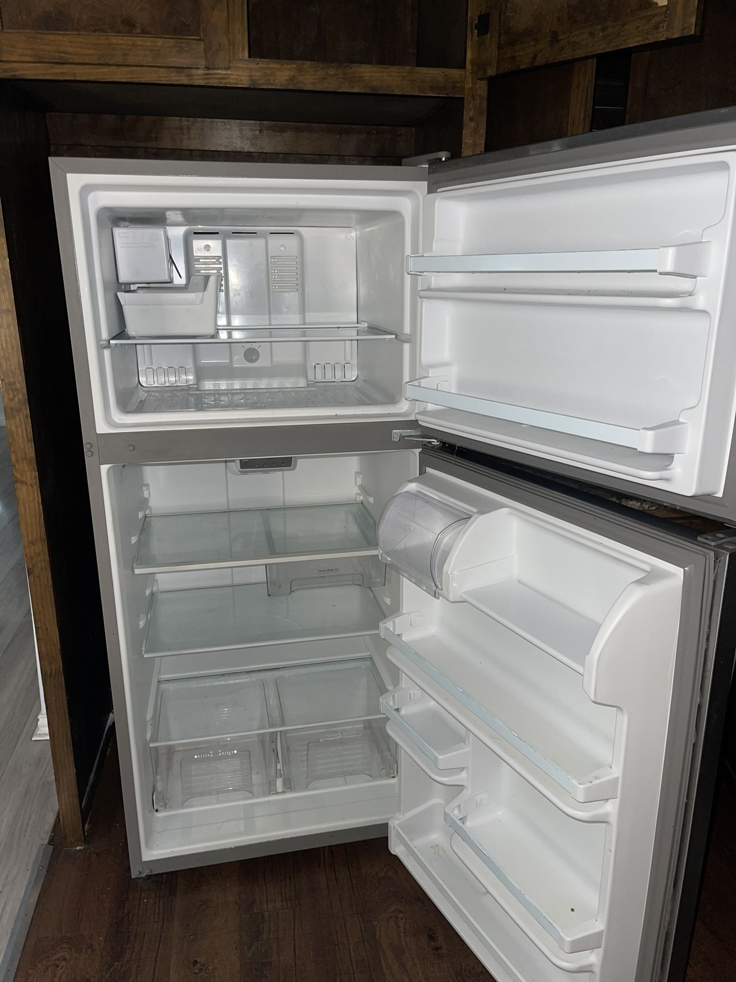 Refrigerador Gris Whirlpool 