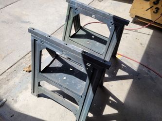 Plastic foldable saw horses