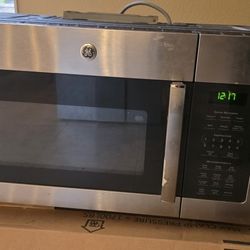 GE® 1.7 Cu. Ft. Over-the-Range Sensor Microwave Oven

