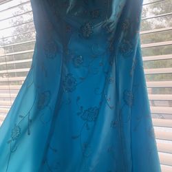 David’s bridal dress small