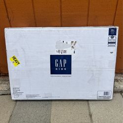 Toddler bed (frame only)
