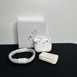Airpods Pro (2 Gen) + Charger + Case ( Gratis)