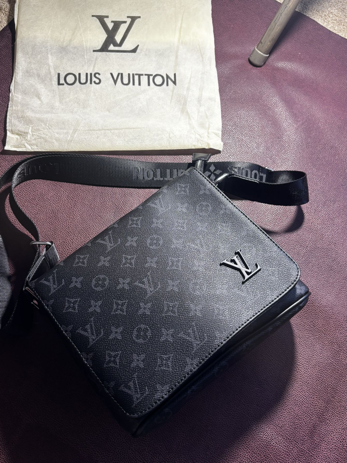 Louis Vuitton Bag Clean Black