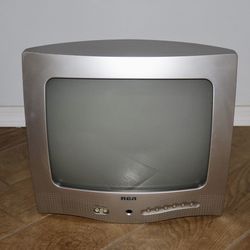 Vintage 2001 Silver RCA 13" Retro Gaming CRT TV - E13320 - TESTED