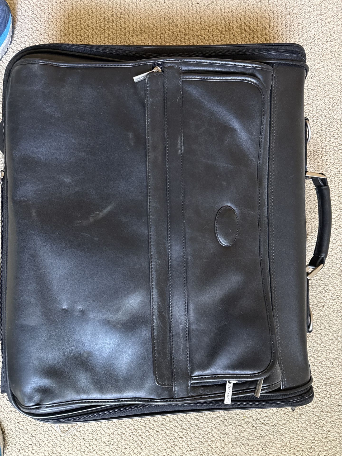 Brookstone Rolling Leather Garment Bag – Excellent Condition