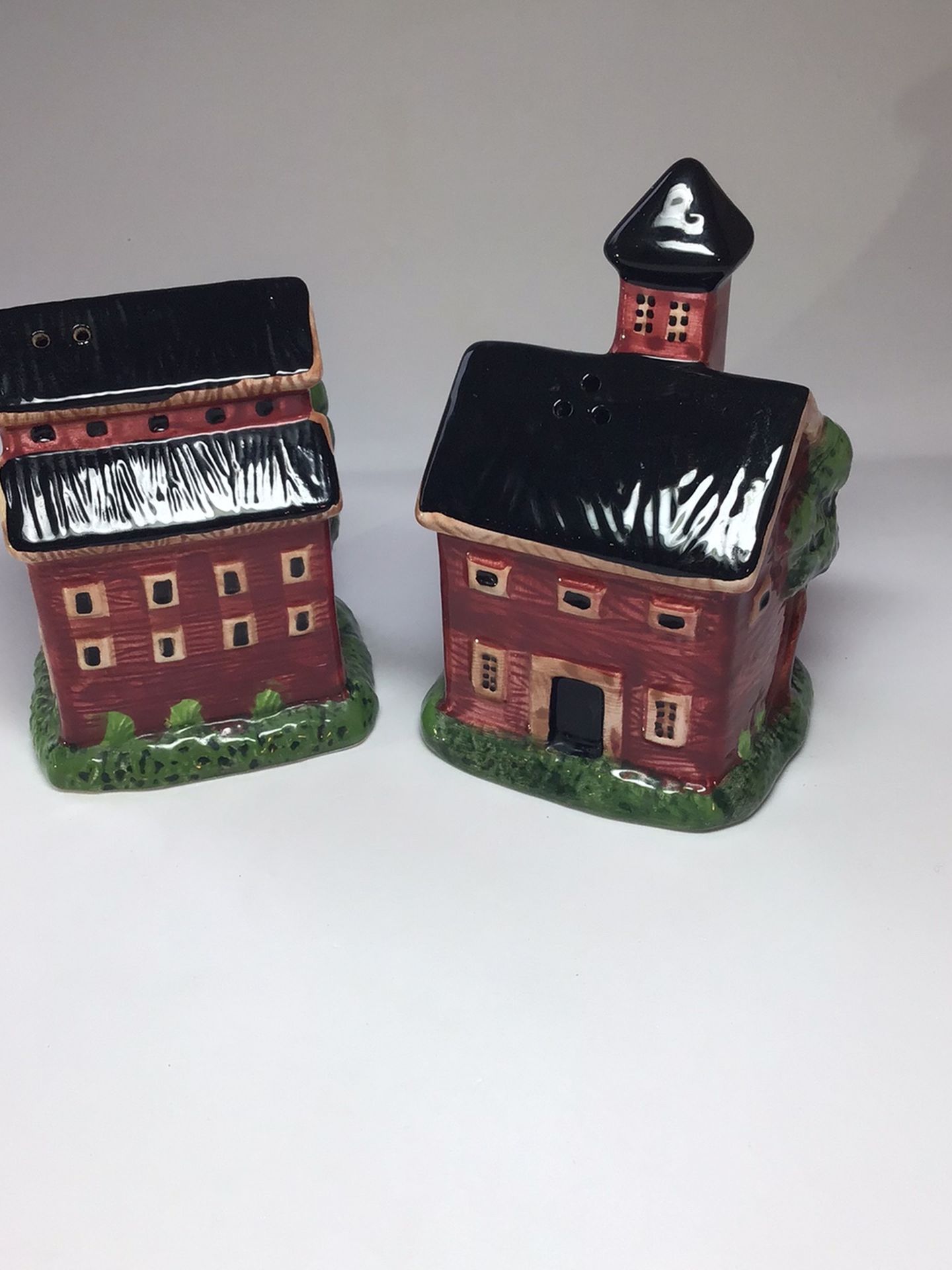 Vintage Warren Kimble Sakura “Country Life” Schoolhouse And Barn Salt And Peppers