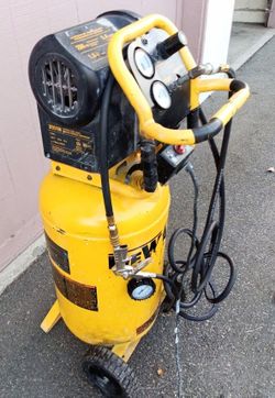 DEWALT D55168 ELECTRIC 15 GALLON WHEELED COMPRESSOR