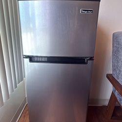 Magic Chef Mini Fridge With Freezer