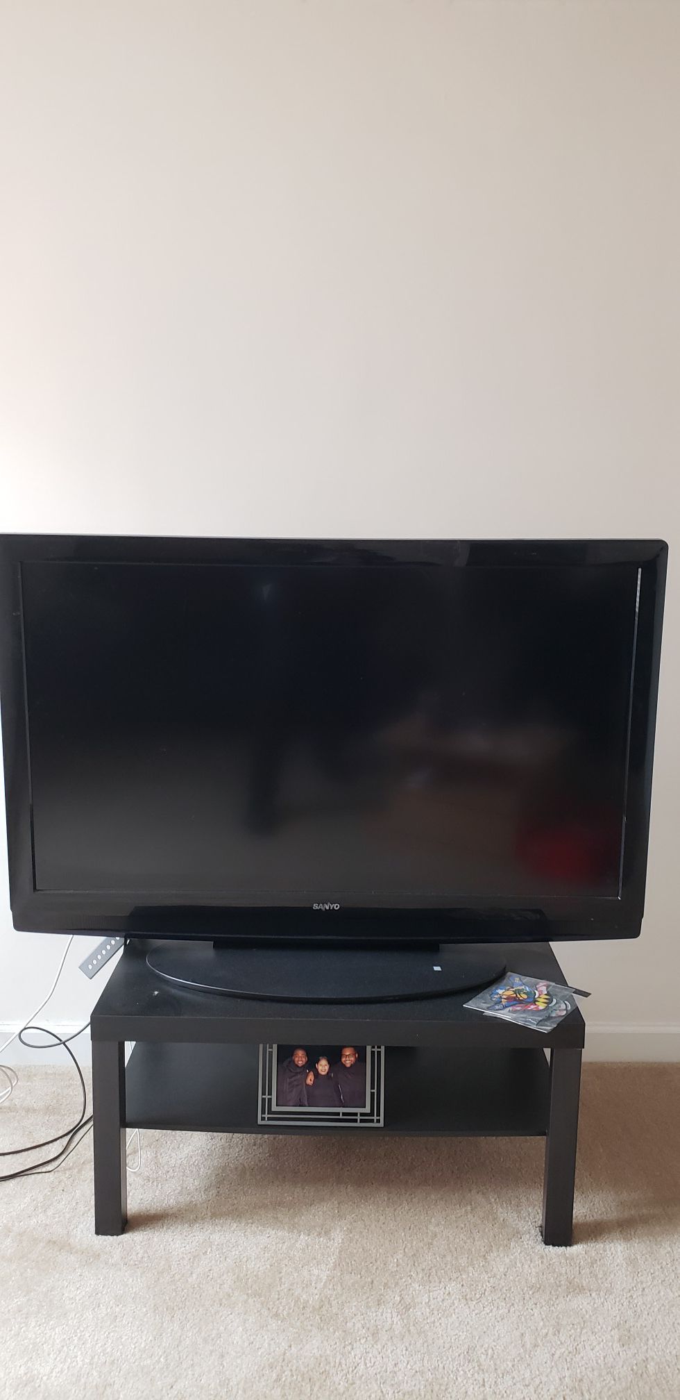 "43" inch BLACK TV BY SANYO