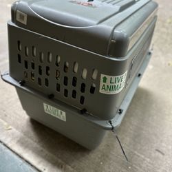  PET PETMATE Sky Kennel Pet Carrier 50-70lbs (meets Air travel Requirements)