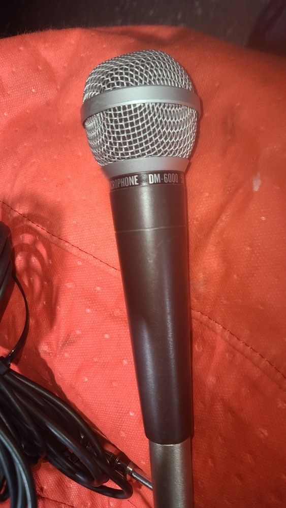 Shure SM-58 Dynamic Microphone