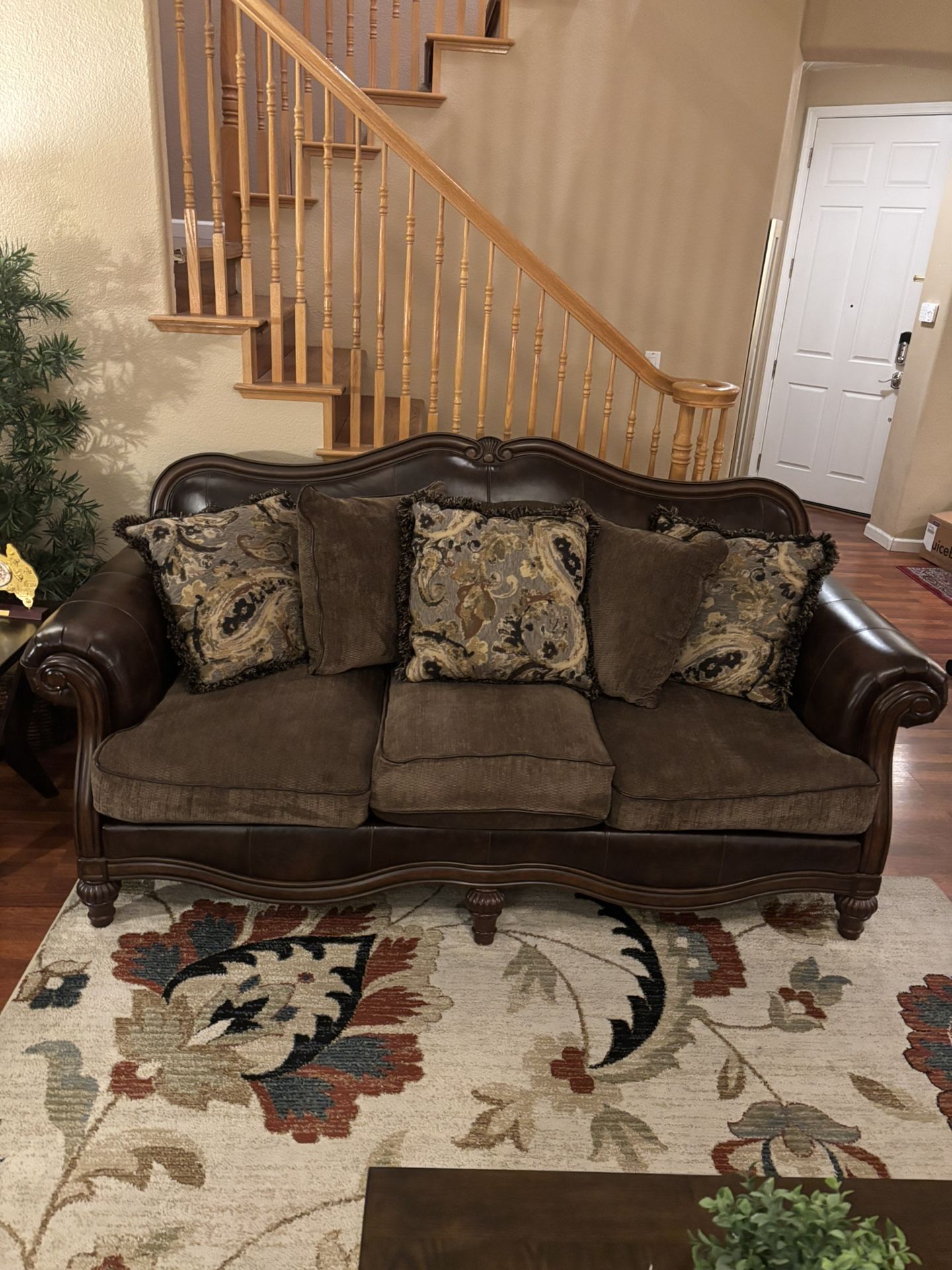Luxurious 3-seater sofa