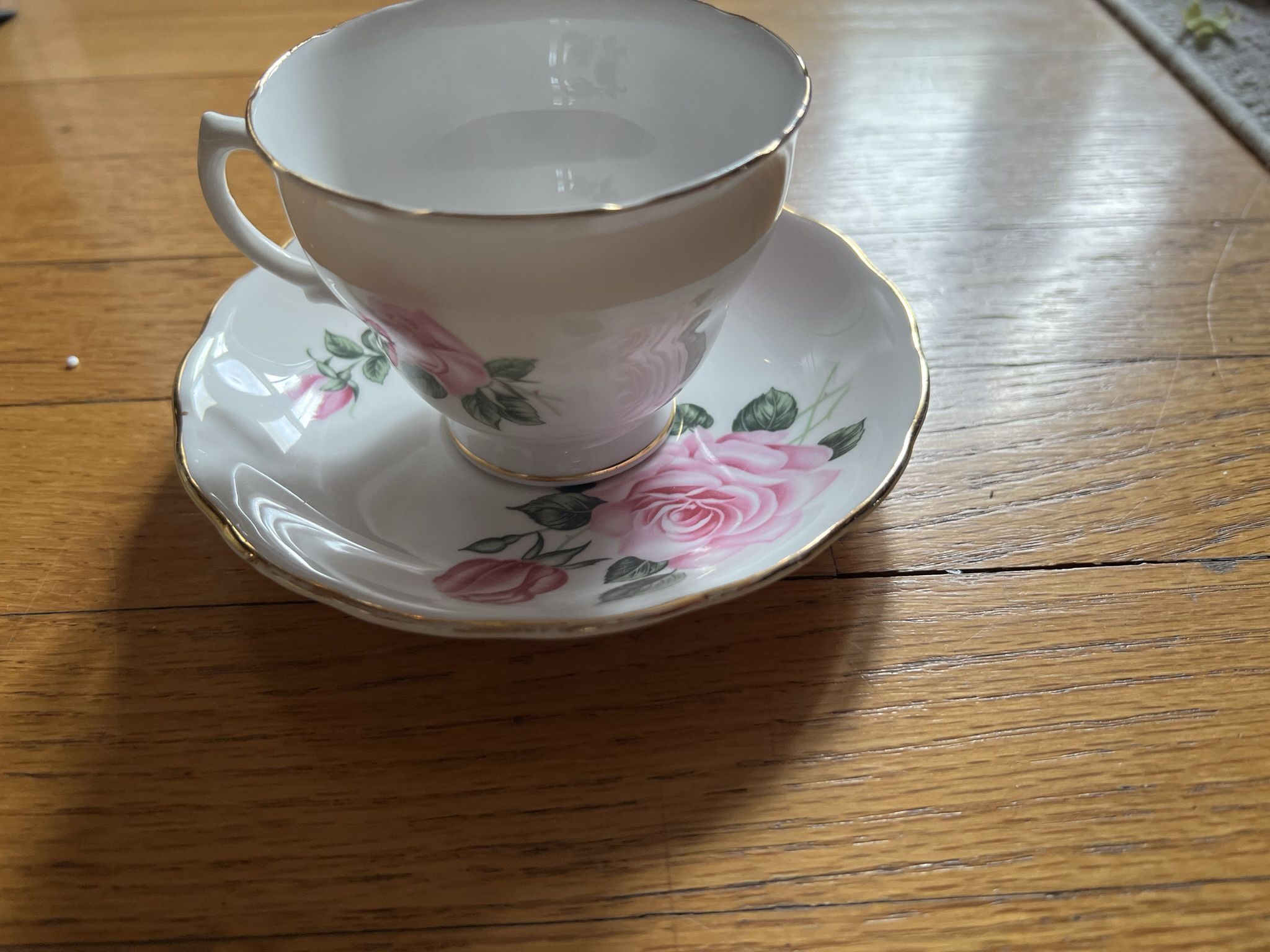 Vintage Royal Vale bone china teacup.
