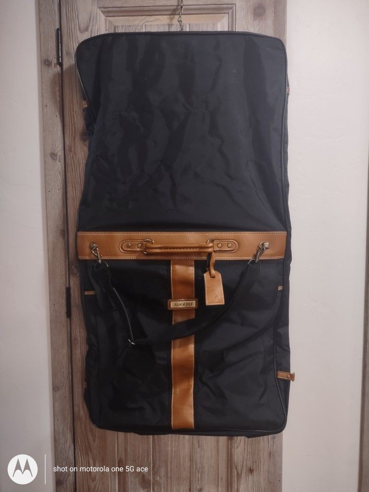 Classic Samsonite Hard Sided Locking Suitcase With Key, Plus