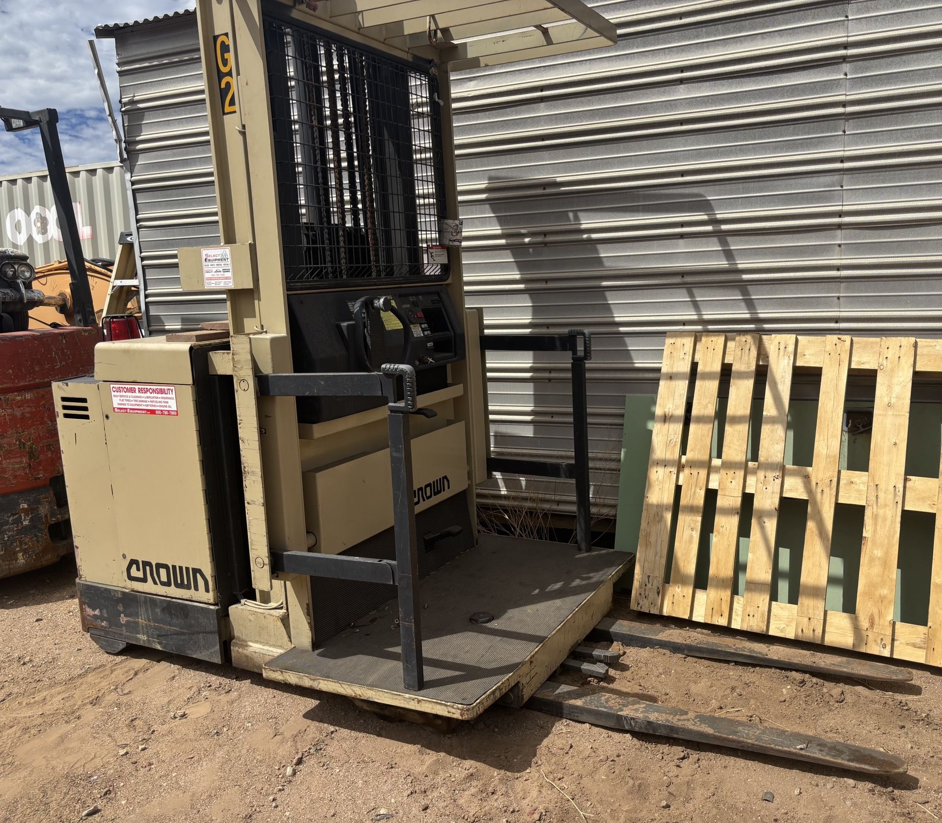 Crown Order/Stock Picker Forklift