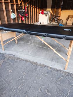 MASSAGE TABLE