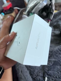 AirPods Pro (2nd generation) with MagSafe Charging Case (USB‑C)