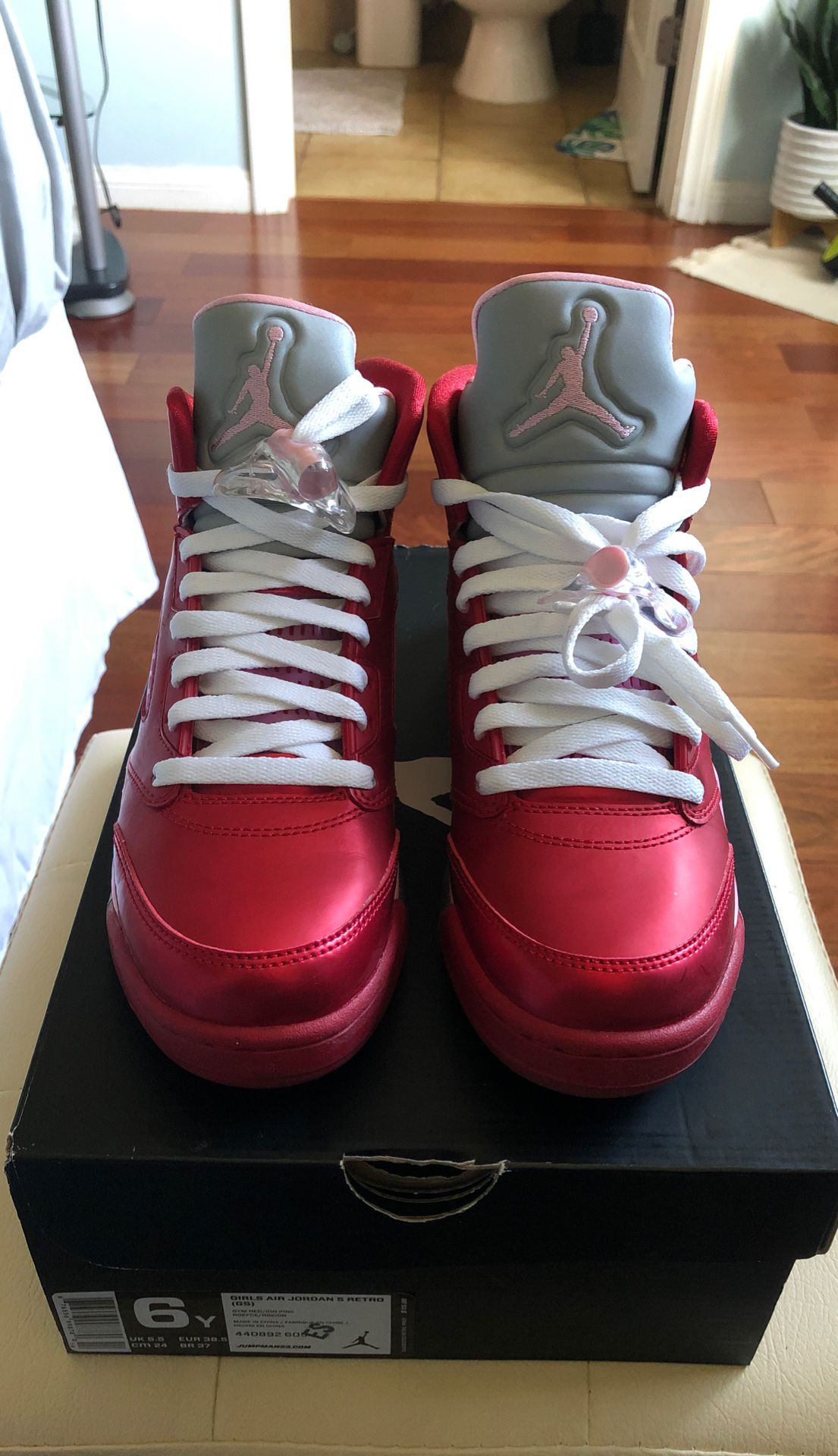 Air Jordan Valentine 5’s size 6Y