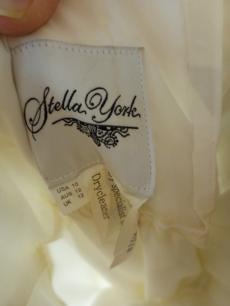 Stella York Sweetheart Wedding Dress (Accessories Included)