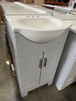 Bathroom vanity 18”