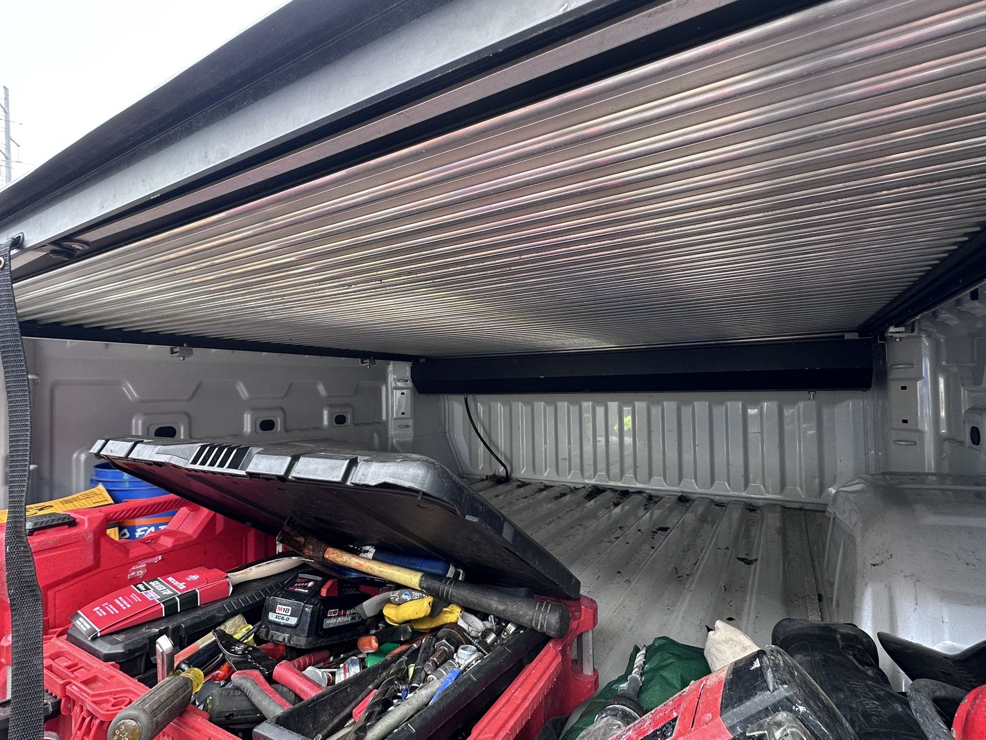 Roll n lock bed cover GMC