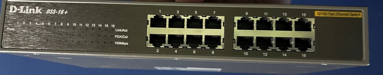 D-Link DSS-16+ 16-Port 10/100 Desktop Switch Unmanaged