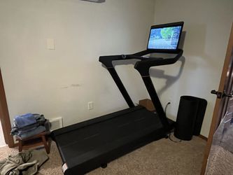 2023 Peloton Tread Excellent Condition 0-50 Rides No Issues - Aberdeen, WA
