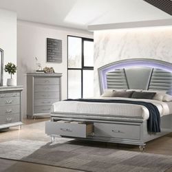 Brand New Silver 4pc Queen Size Bedroom Set 