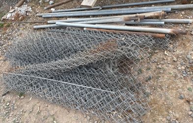 Chain Link Fence with Posts and Hardware. Read description 1st